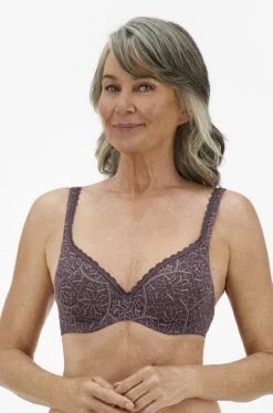Berlei Barely There Lace Contour Bra (Plum) Available In Sizes 10-14 And A Cup.